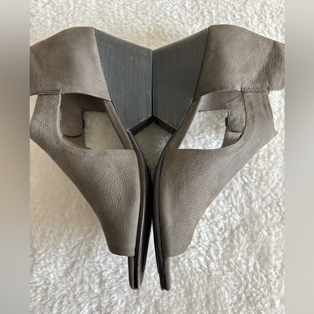Eileen Fisher Gray Peep-Toe Heeled Sandals Sz 10 - Picture 10 of 14